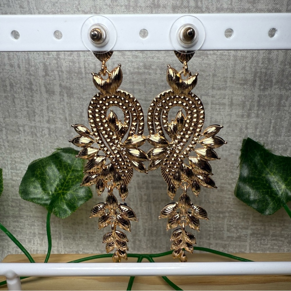 NWT Glam Crystal Statement Dangle Earrings w/Black Leaves - Picture 2 of 4